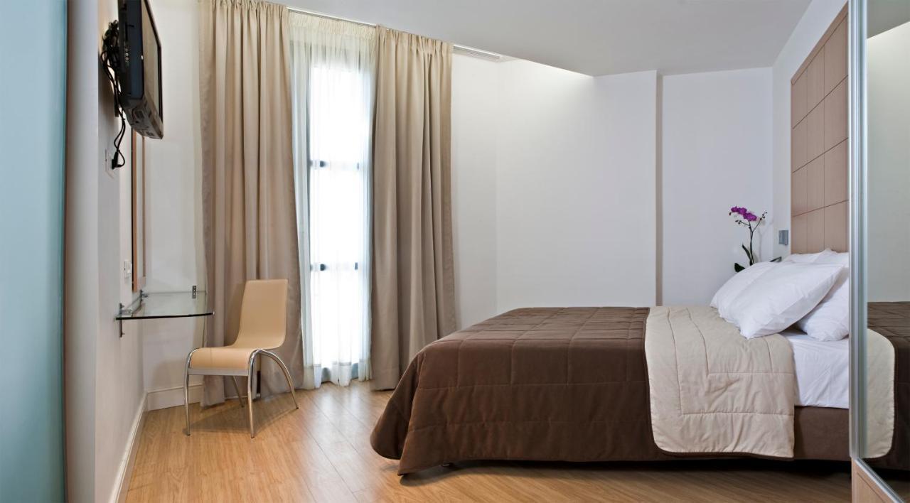 Chic 3* Athens