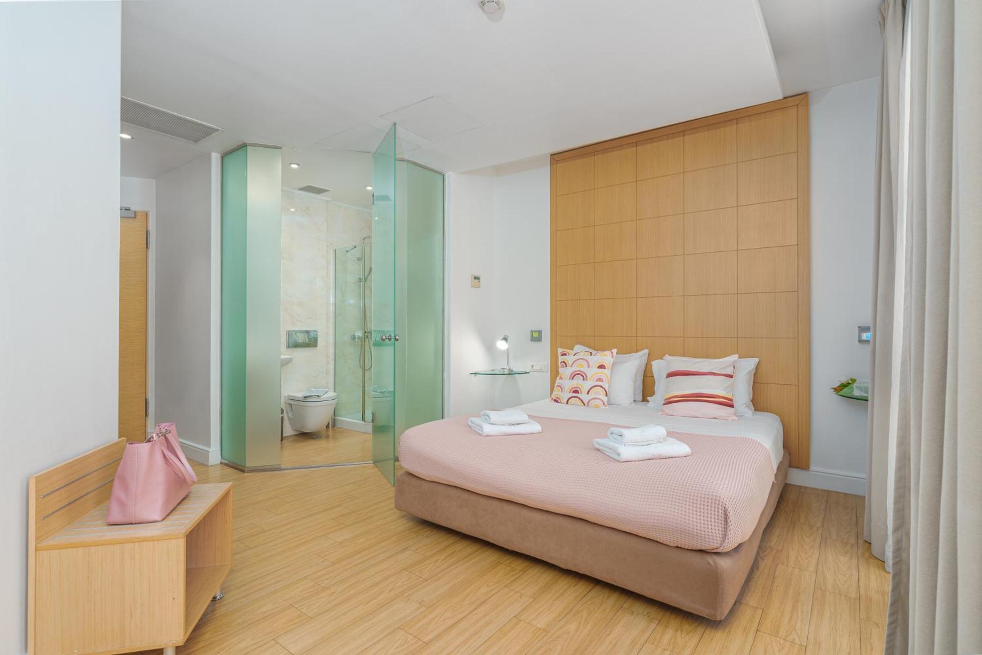 Chic 3* Athens
