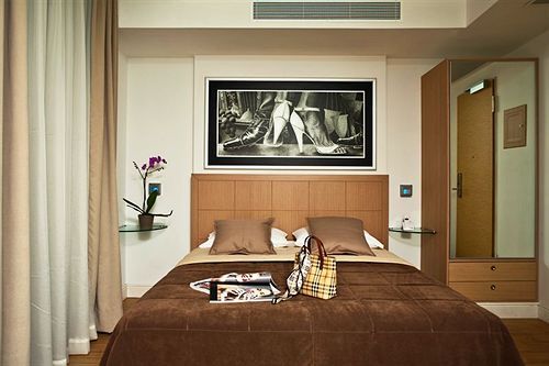 Chic 3* Athens